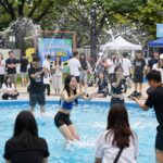 달성워터스플래시 2026 일정 라인업 총정리 달성워터스플래시 축제 현장에서 관객들이 물줄기를 맞으며 즐거워하는 모습