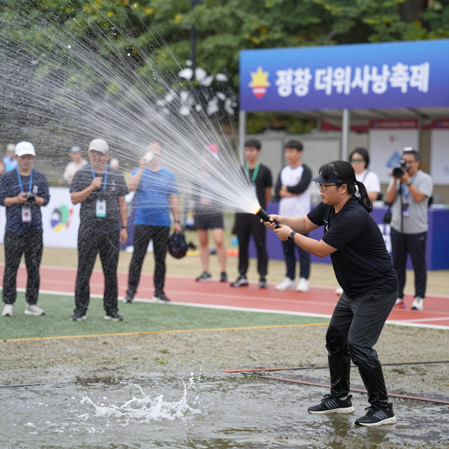 평창더위사냥축제에서 열리는 땀띠귀신 사냥 워터워 현장과 물대포가 설치된 모습